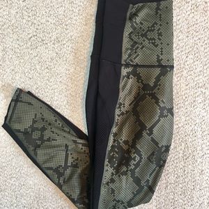 lululemon wunderunder crop legging black/green sz8